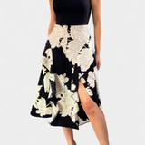 María – Vestido Floral con Abertura para un Look Elegante y Femenino