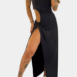 Alba – Vestido Elegante Sin Tirantes con Toque Coqueto