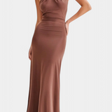 Clara – Vestido Halter Ajustado para Resaltar tu Belleza