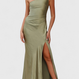 Mariana – Vestido Elegante de Un Hombro con Pliegues y Abertura Impactante