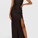 Mariana – Vestido Elegante de Un Hombro con Pliegues y Abertura Impactante