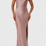 Mariana – Vestido Elegante de Un Hombro con Pliegues y Abertura Impactante