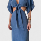 Nerea – Vestido Fluido con Lazo Frontal y Cut-Outs, Elegancia y Comodidad para Cada Ocasión