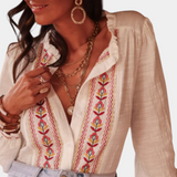 Clara – Camisa Soleil Bohème Con Estilo Artesanal y Elegancia Sin Esfuerzo