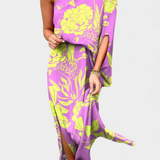 Luzia – Vestido de Un Hombro con Estampado Romántico y Elegante