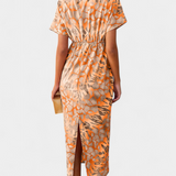 María – Vestido Elegante con Estampado Moderno y Escote en V