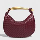 Alba – Bolso Woven con Asa Dorada para un Look Elegante y Sofisticado