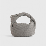Ángela – Bolso Mini Woven con Estilo Único y Encanto Atemporal