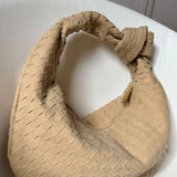 Alicia – Bolso Mediano Woven con Estilo Sofisticado y Encanto Elegante