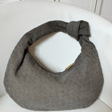 Alicia – Bolso Mediano Woven con Estilo Sofisticado y Encanto Elegante