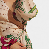 Valentina – Vestido Cruzado Floral con Estilo Bohemio y Elegante