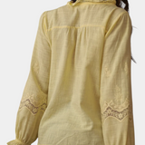 Nuria – Blusa de Encaje Ideal Para Aportar Luz y Estilo