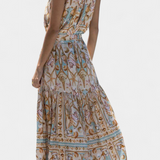 Teófila – Vestido Largo con Estampado de Tesoros del Océano, Elegancia y Encanto Marítimo