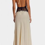 Clara – Vestido Largo Halter con Encaje Elegante para Brillar en Cada Ocasión
