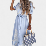 Clara – Vestido Camisero Elegante con Bordados y Cinturón Chic