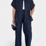 Marina – Conjunto Elegante de Camisa y Pantalones para un Estilo Sofisticado