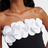 Elena – Conjunto de Bañador con Flores 3D y Falda Envolvente, Estilo Único para Veranos Inolvidables