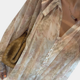 Clara – Blusa Ligera con Estampado Pastel para Días Soleados