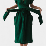 Claudia – Vestido de Algodón con Escote en V y Cintura Ajustable para una Elegancia Confortable